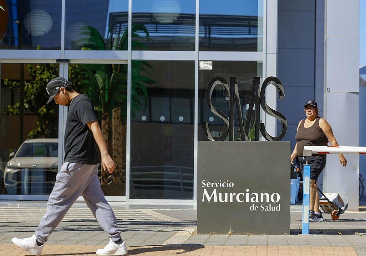 La Comunidad reivindica que destapó la trama del SMS e insiste en que «no constan» las prótesis caducadas