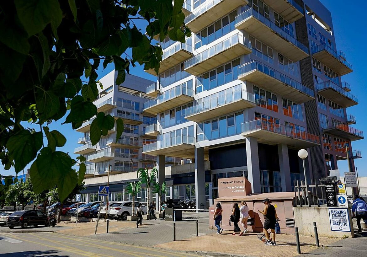 La Consejería revisará otra vez a 378 pacientes, «uno a uno», para descartar el uso de ‘stents’ caducados