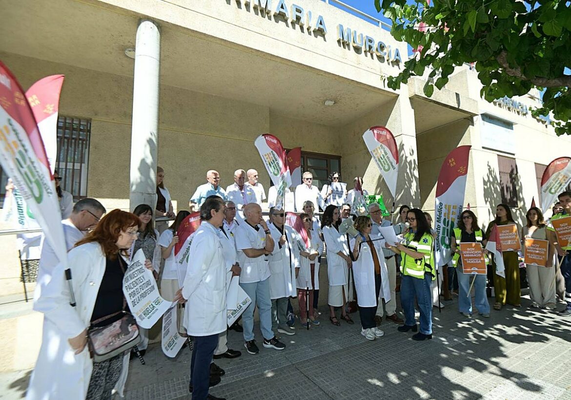La huelga de médicos pierde fuerza en la Región, pero deja 17.242 citas suspendidas
