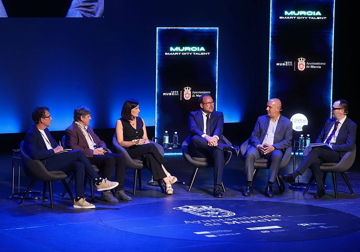 Ciudades inteligentes «al servicio de las personas» en el Víctor Villegas de Murcia