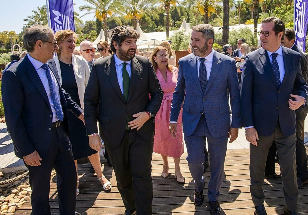 Croem pide la «revisión» de todas las leyes regionales para avanzar ante la burocracia