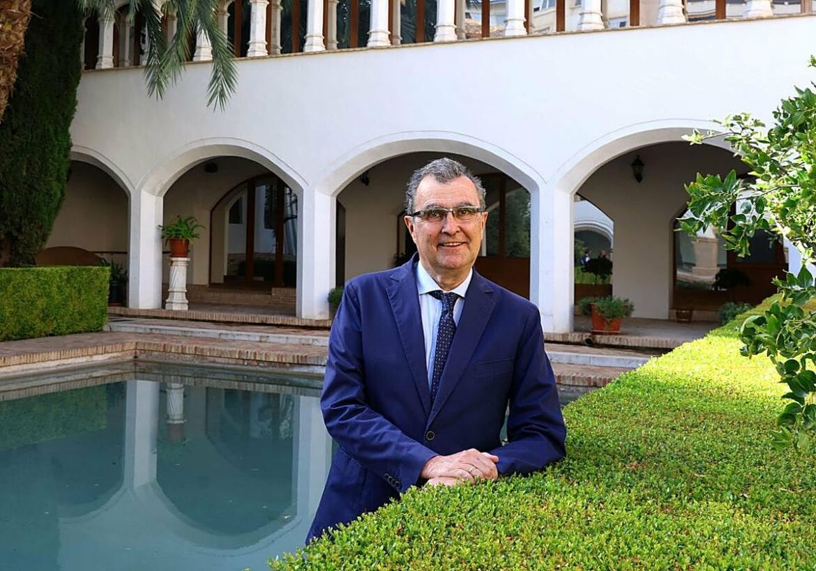 La trayectoria política de José Ballesta, en imágenes