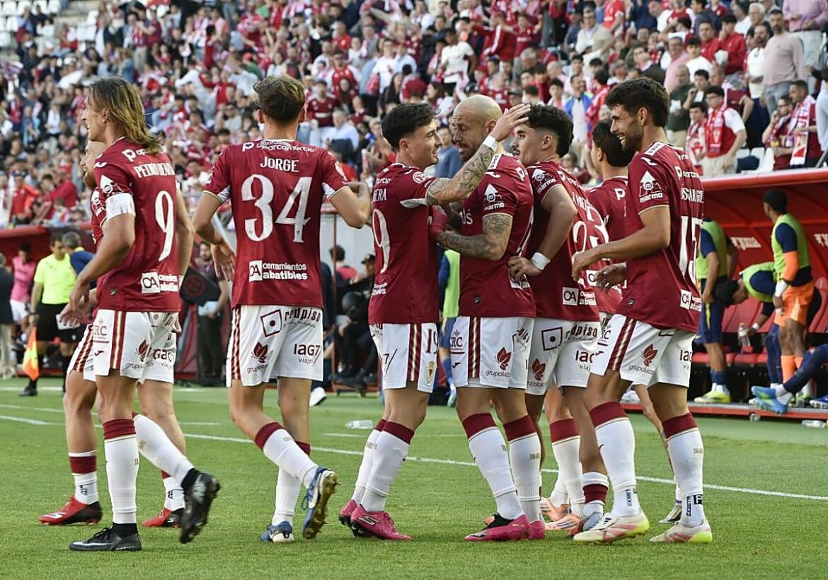 Los fichajes de invierno se abren paso en el irregular 2026 del Real Murcia