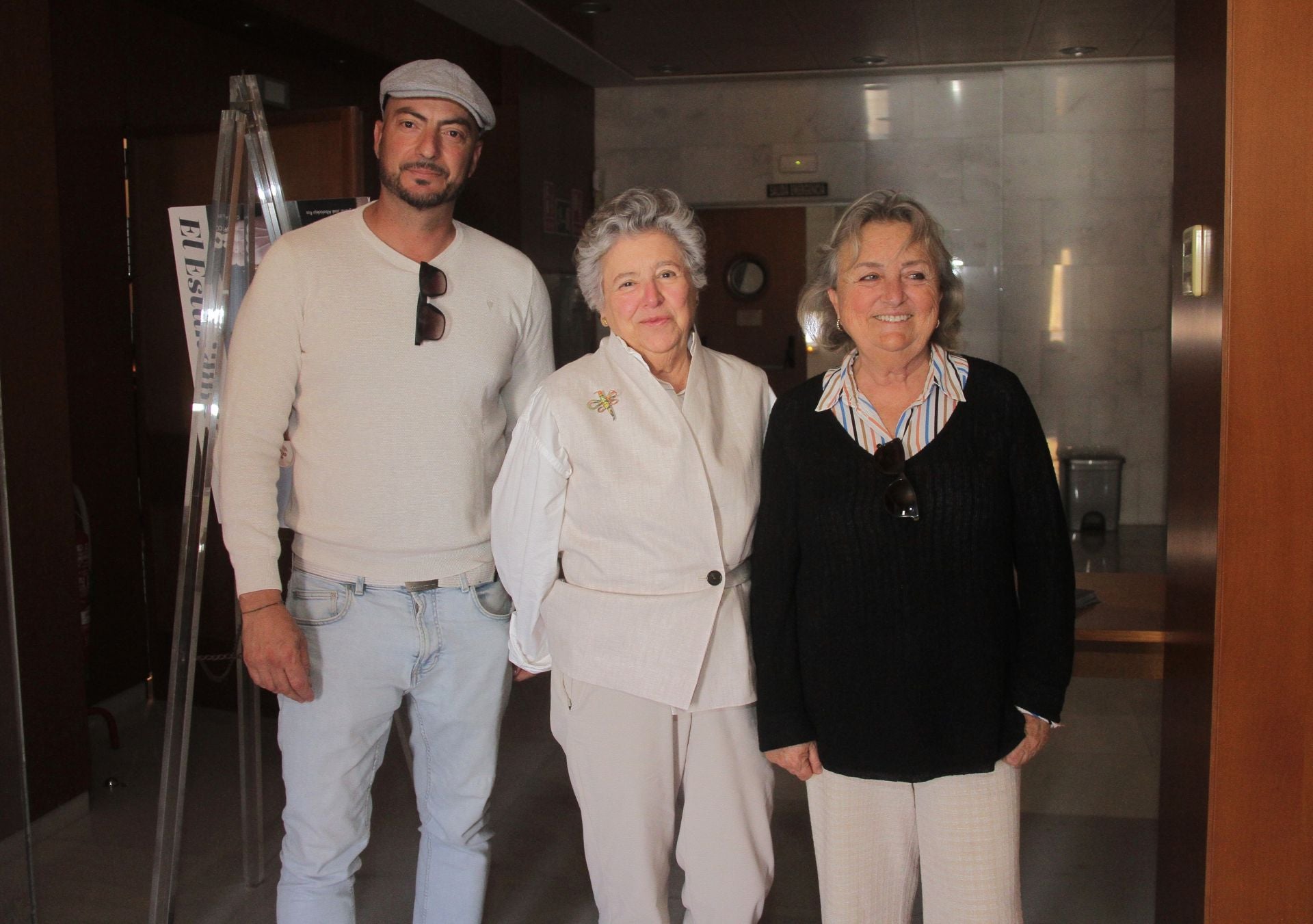 Juan Carlos Martínez, Ángeles Muñoz y Teresa Balsalobre.