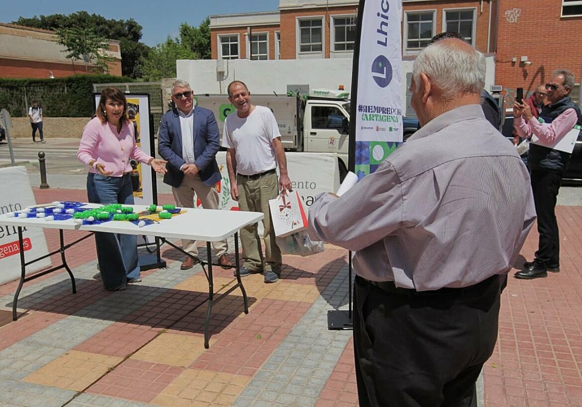 Multas de hasta 1.500 euros en Cartagena por no recoger heces de las mascotas
