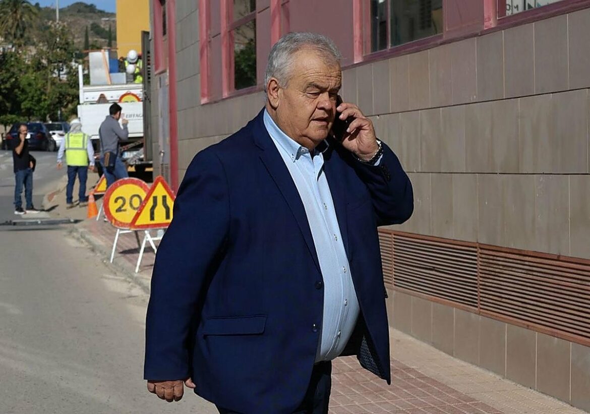 El alcalde de Totana niega su responsabilidad en la oposición bajo sospecha