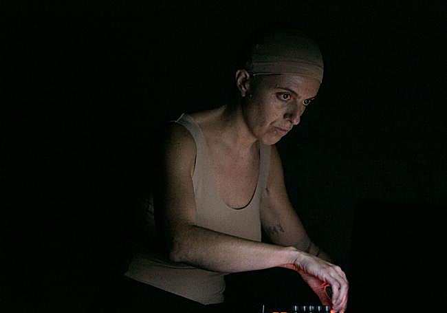 Hackeo visual a la IA desde la música electrónica más oscura