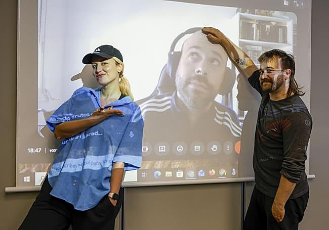Kuve, Alberto Frutos (vía telemática) y Bruno Laencina durante la reunión del jurado de Música.