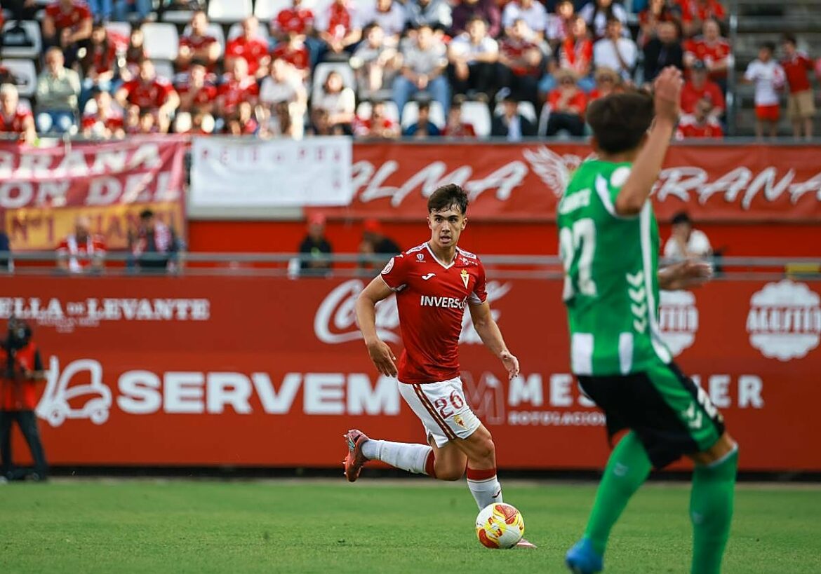 El Real Murcia libera al Imperial en un ‘superdomingo’ en el Enrique Roca