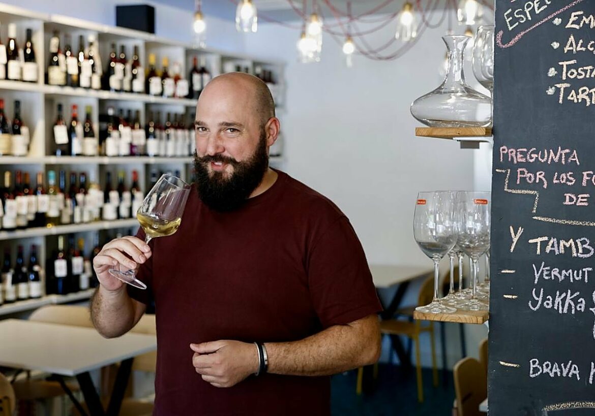 Los vinos que recomienda el sumiller Andrés Gómez para brindar por los diez años de La Diligente en Murcia