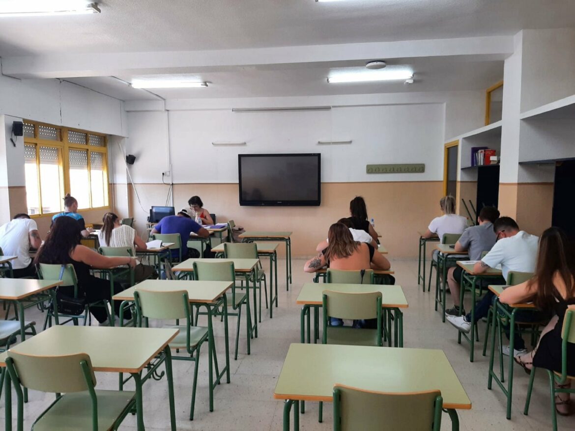 Casi 900 mayores de 18 años hacen el examen para graduarse en ESO