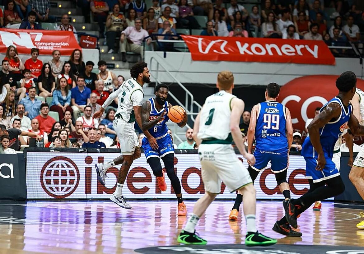 El UCAM Murcia no deja opción a un debilitado Unicaja