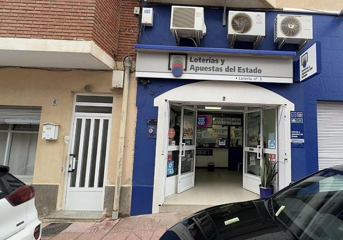La administración de la calle Larga de Mazarrón vende otro premio, esta vez de la Bonoloto