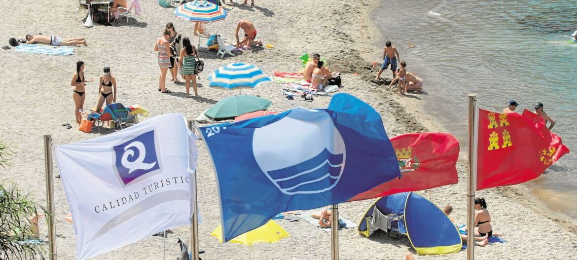 La Región contará este verano con 41 banderas azules en playas y puertos, cinco más