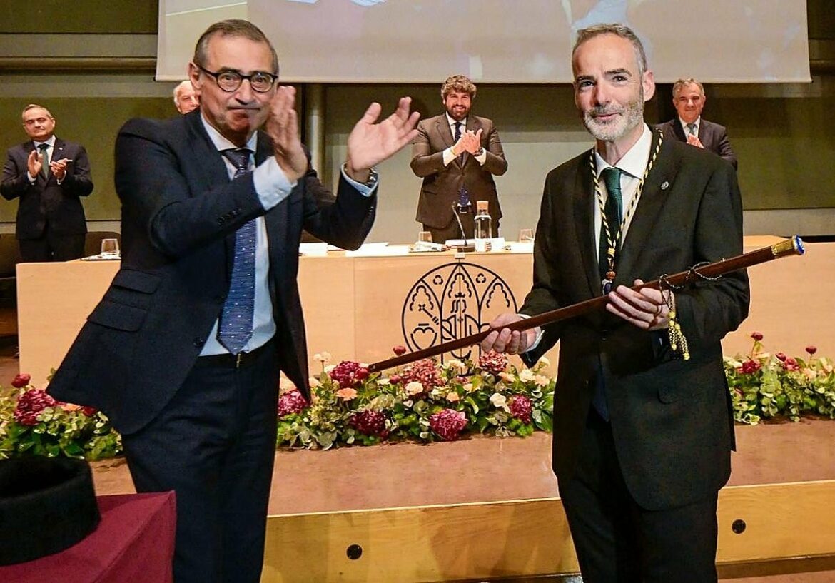 Samuel Baixauil ya es rector: «El poder público no debe comprometer la función de la UMU mediante una financiación insuficiente»