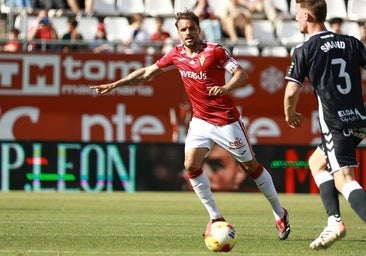 El Murcia se regala una goleada en el adiós de Pedro León al fútbol