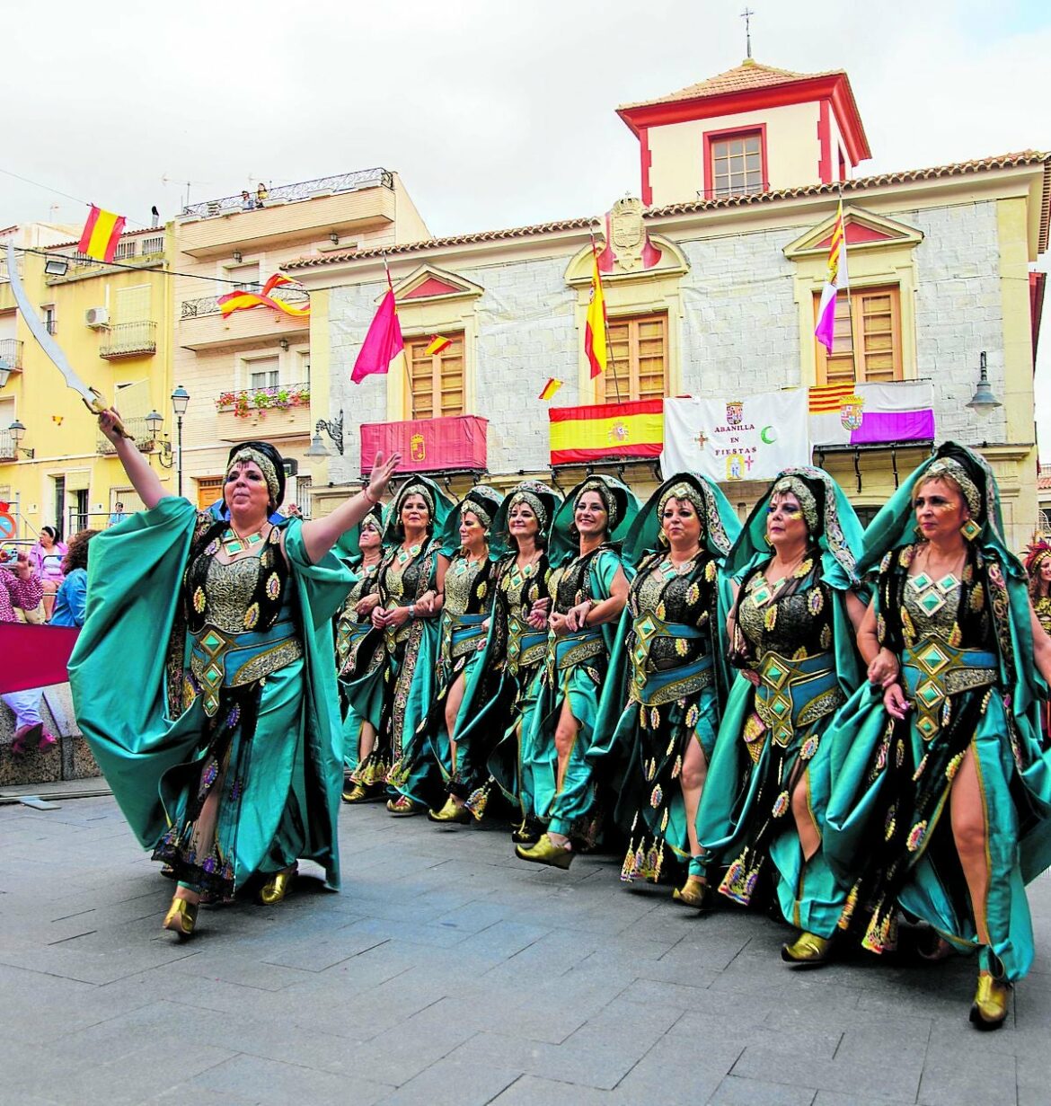 Moros y Cristianos brillan en el Gran Desfile de Abanilla