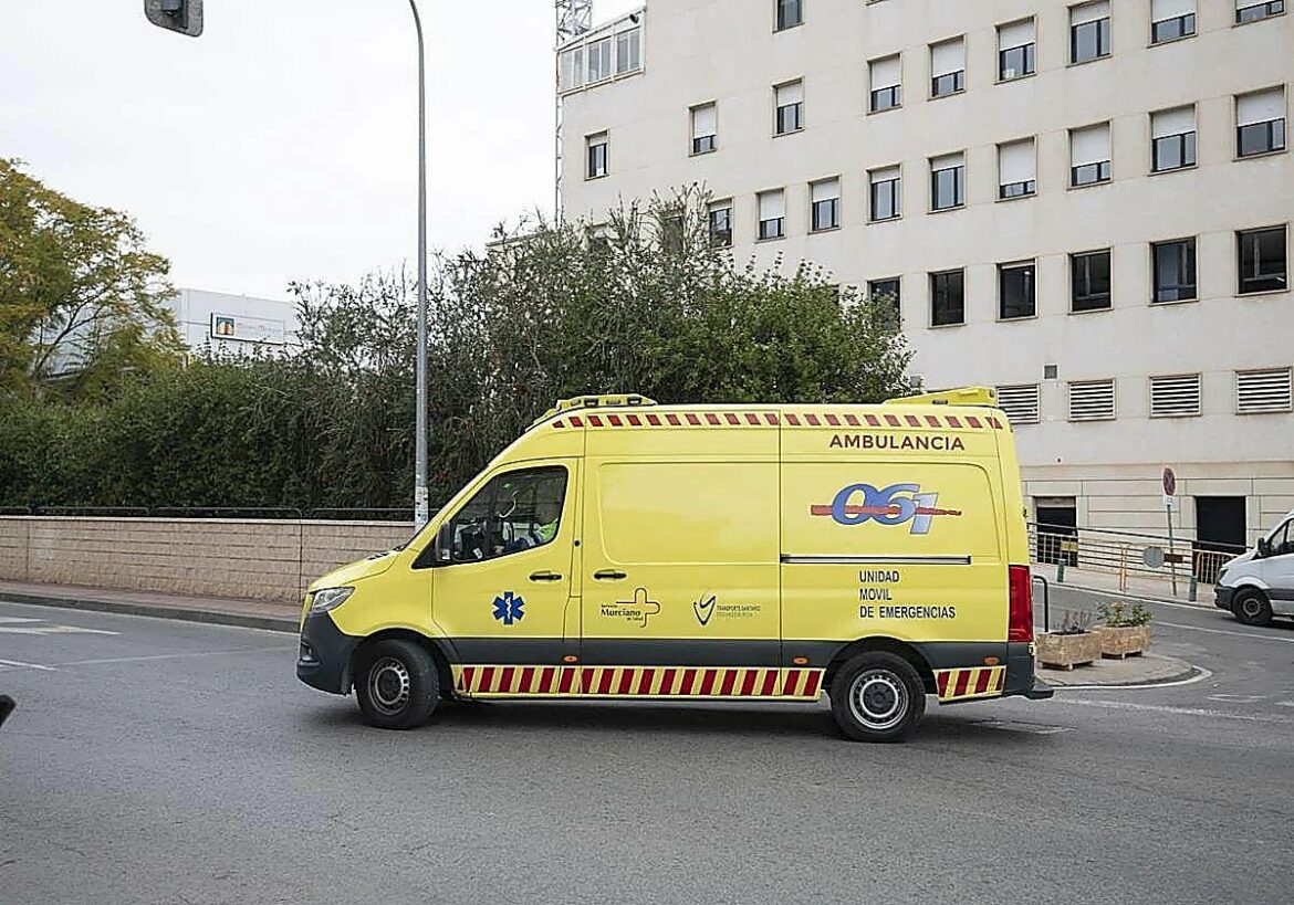 Una joven, atendida en un incendio en una vivienda de Molina de Segura