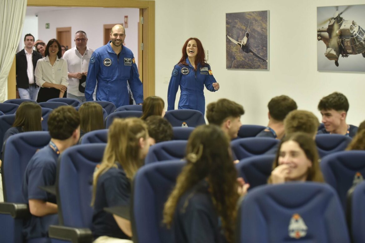 La misión ‘Astronauta por un día’ anima en San Javier a 30 jóvenes a despegar hacia el sueño del espacio