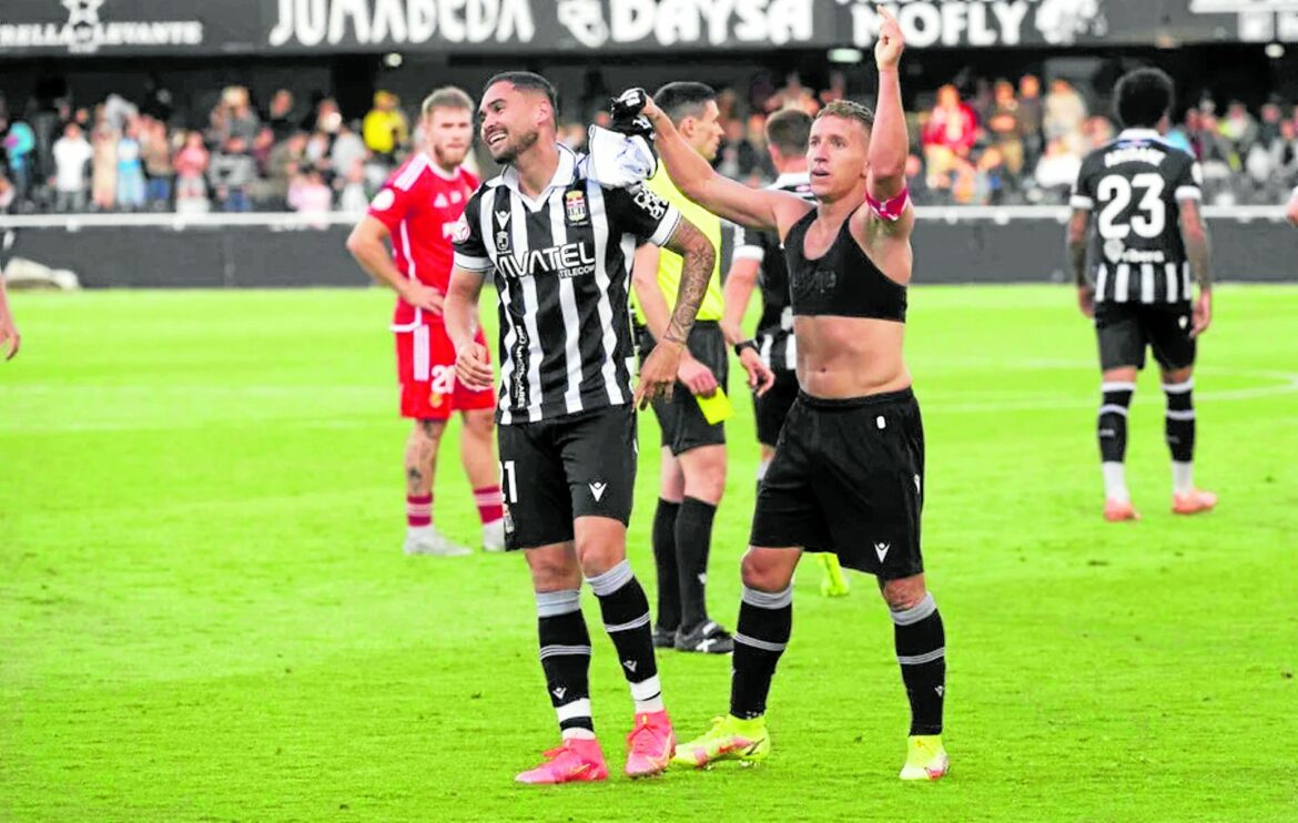 Benito Ramírez y Jean Jules apuran a la final del viernes del Cartagena contra el Alcorcón