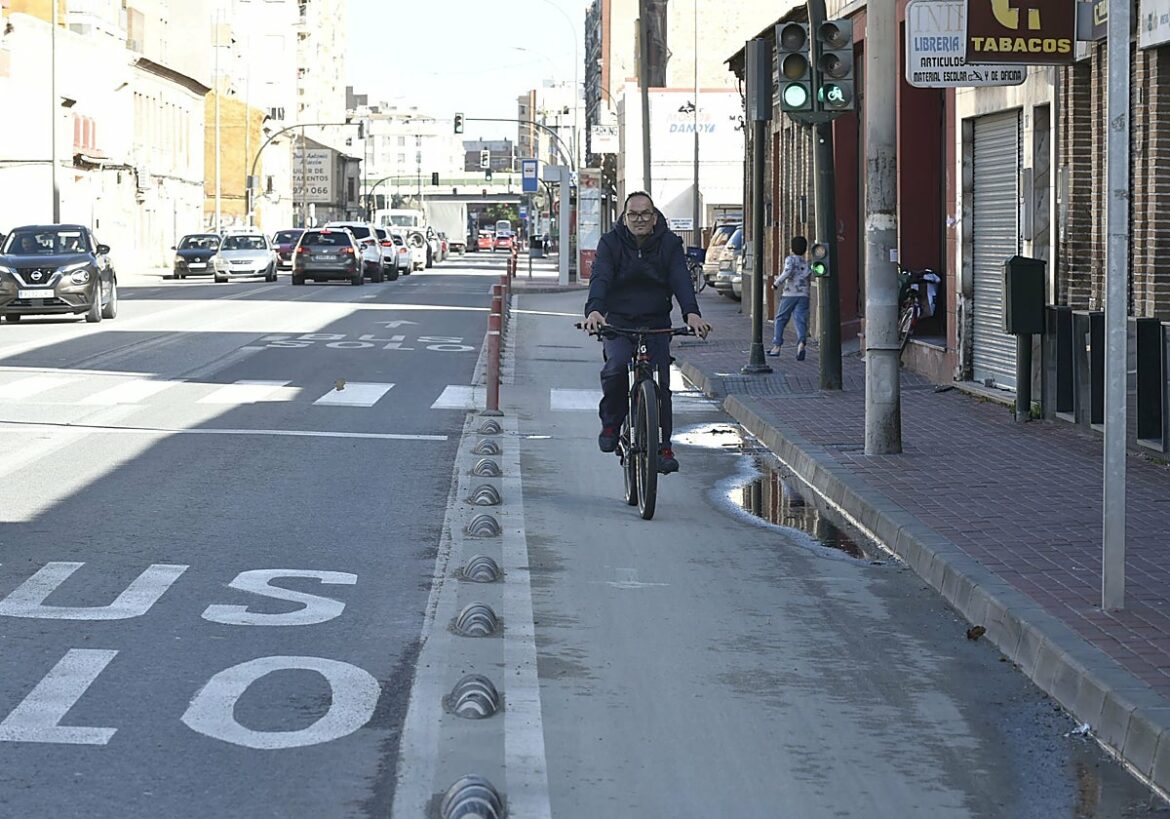 El Ministerio de Transportes investiga el correcto uso de las ayudas para los carriles bus y bici de Murcia