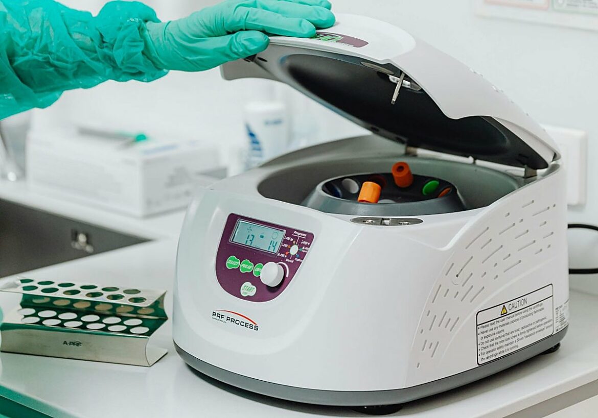 Condenan a una clínica de fertilidad por un bebé nacido con una enfermedad genética