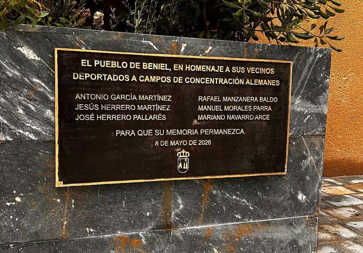 Beniel inaugura una placa en memoria de vecinos deportados a campos de concentración nazis