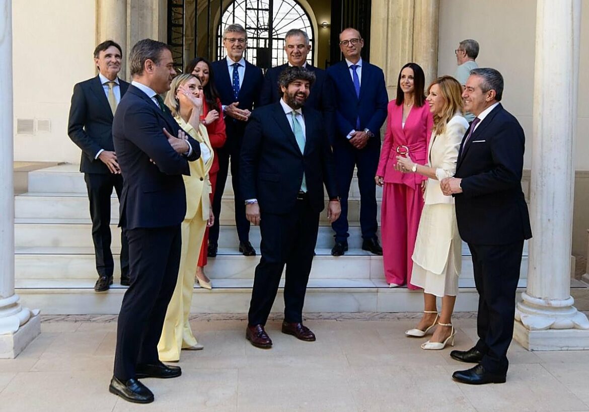 Ayala y Buendía toman posesión como consejeros de Salud y Agricultura entre la emoción y la responsabilidad
