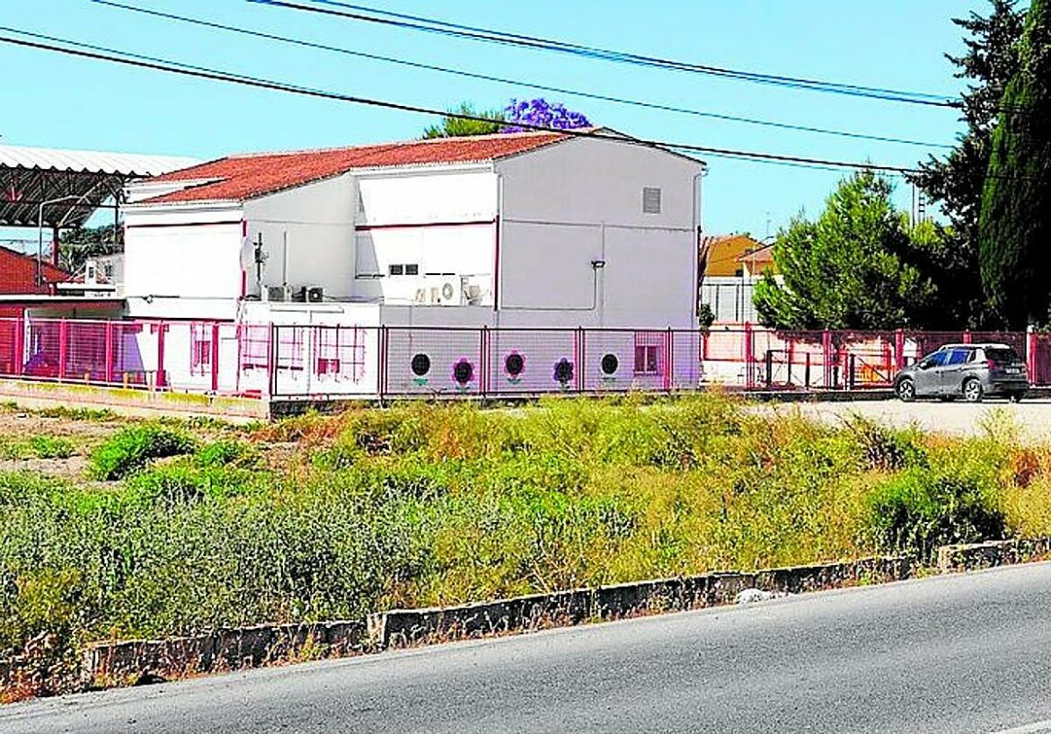 La compra de una parcela permitirá ampliar el colegio Madre Esperanza de Santomera