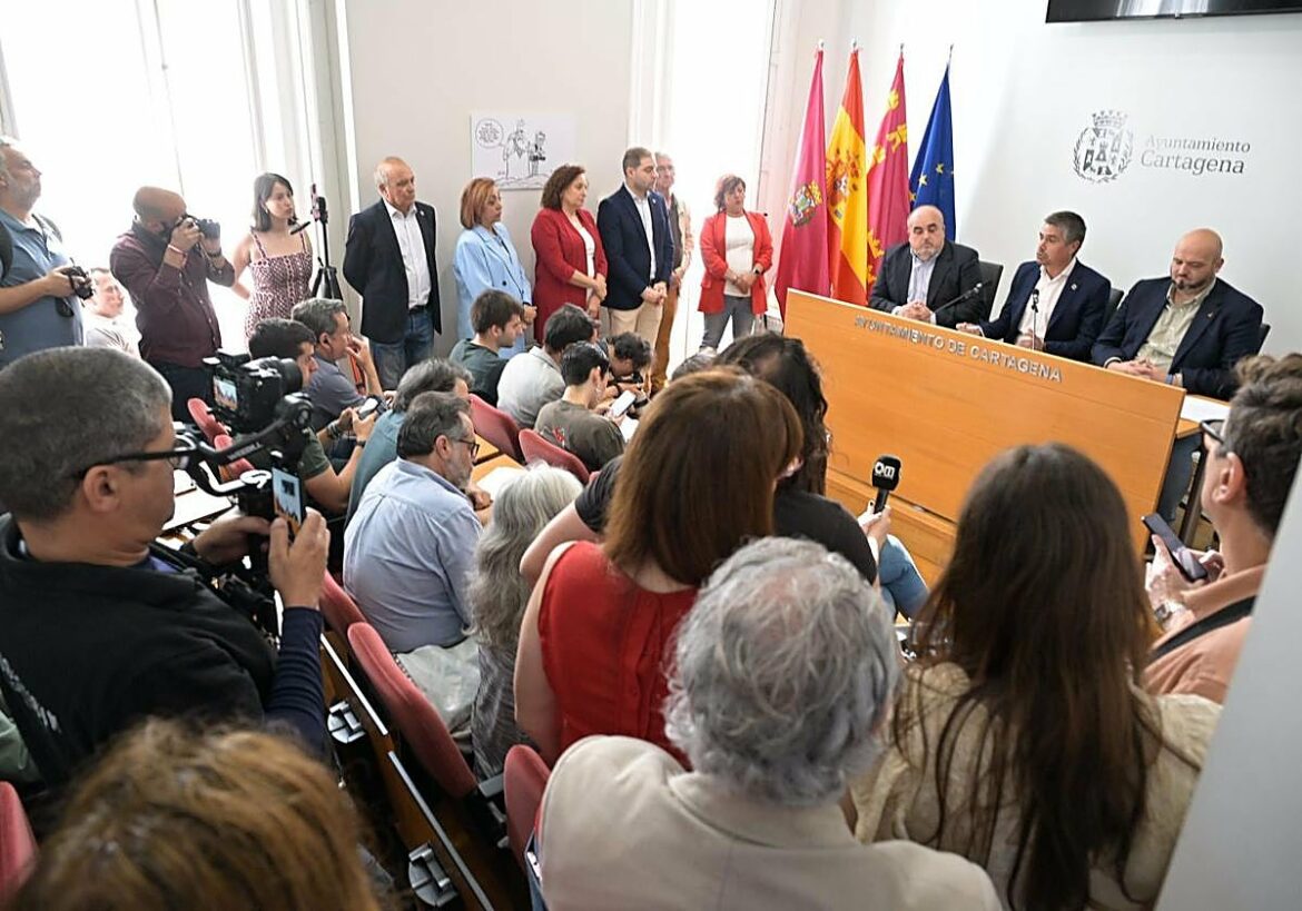 El PSOE asegura que cuenta con autorización de su ejecutiva nacional para pactar con los exconcejales de Vox en Cartagena