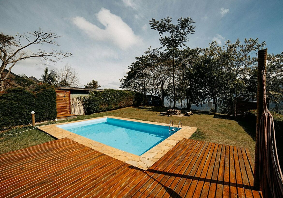 Reciben 45.000 euros por no poder construir una piscina en el terreno que habían comprado