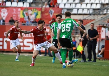 El Real Murcia deja escapar otro tren hacia la salvación
