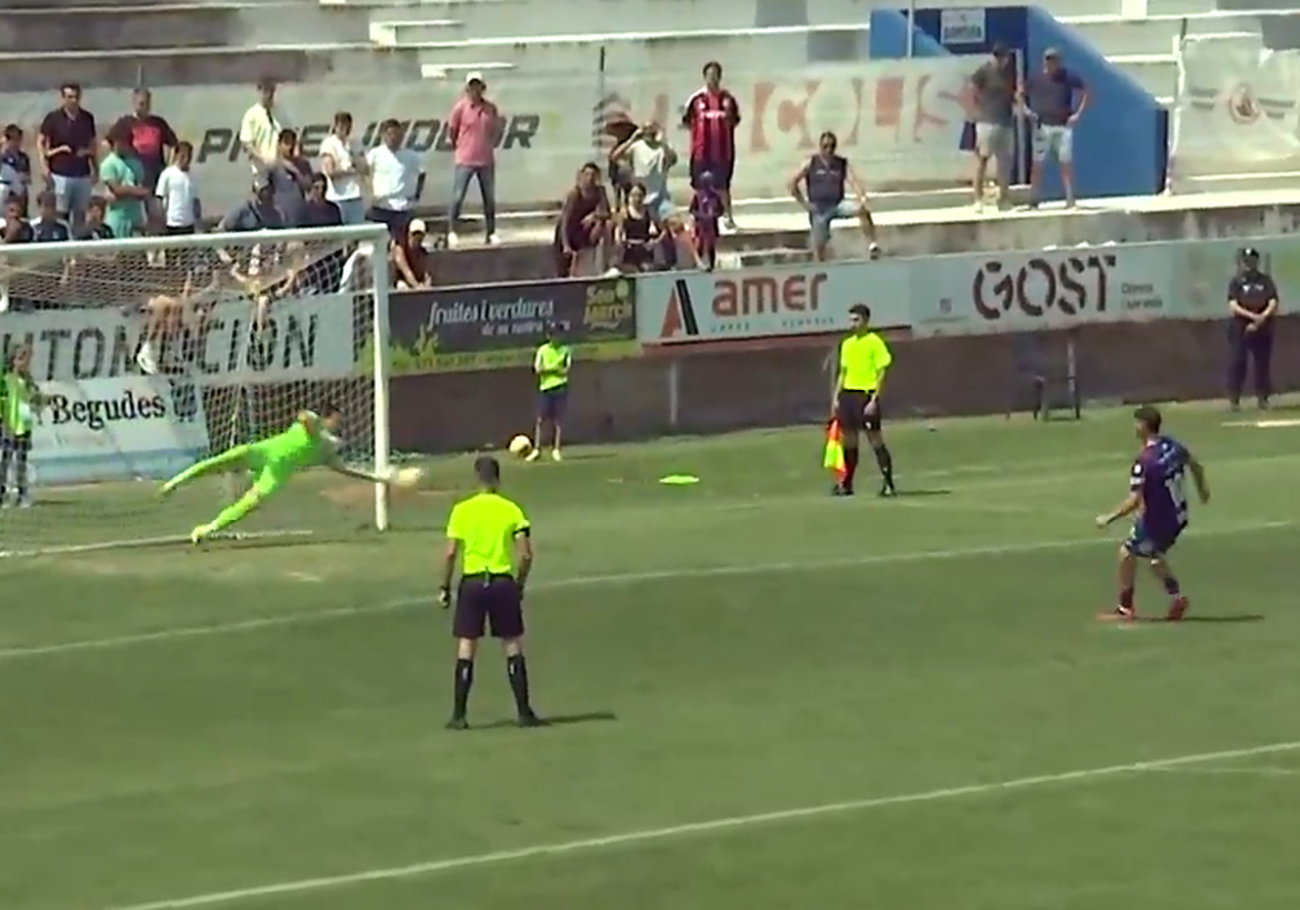El Águilas logra un histórico ascenso a Primera RFEF al tumbar al Poblense en la tanda de penaltis