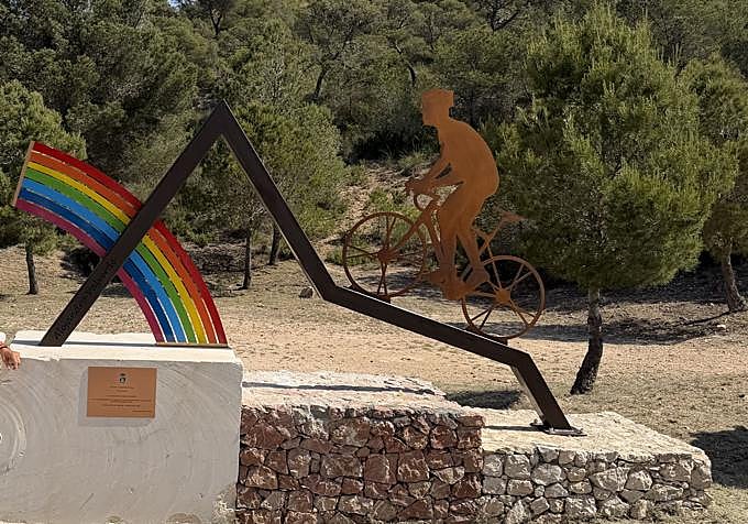Monolito al ciclista Alejandro Valverde en Fortuna