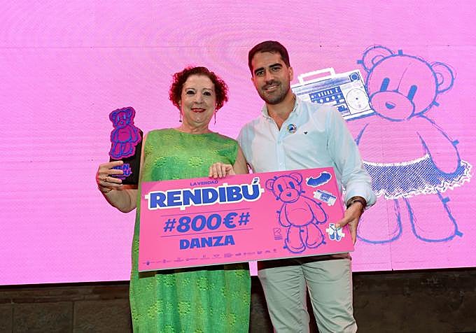 María José Campillo (madre de Pablo Egea) y el concejal murciano Diego Aviles.