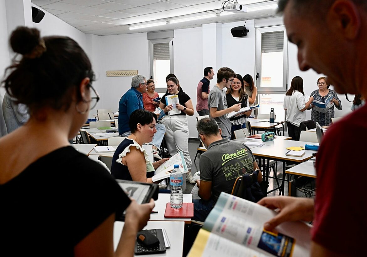 Las escuelas de idiomas refuerzan las plazas en los niveles altos por la mejora de la competencia de los murcianos