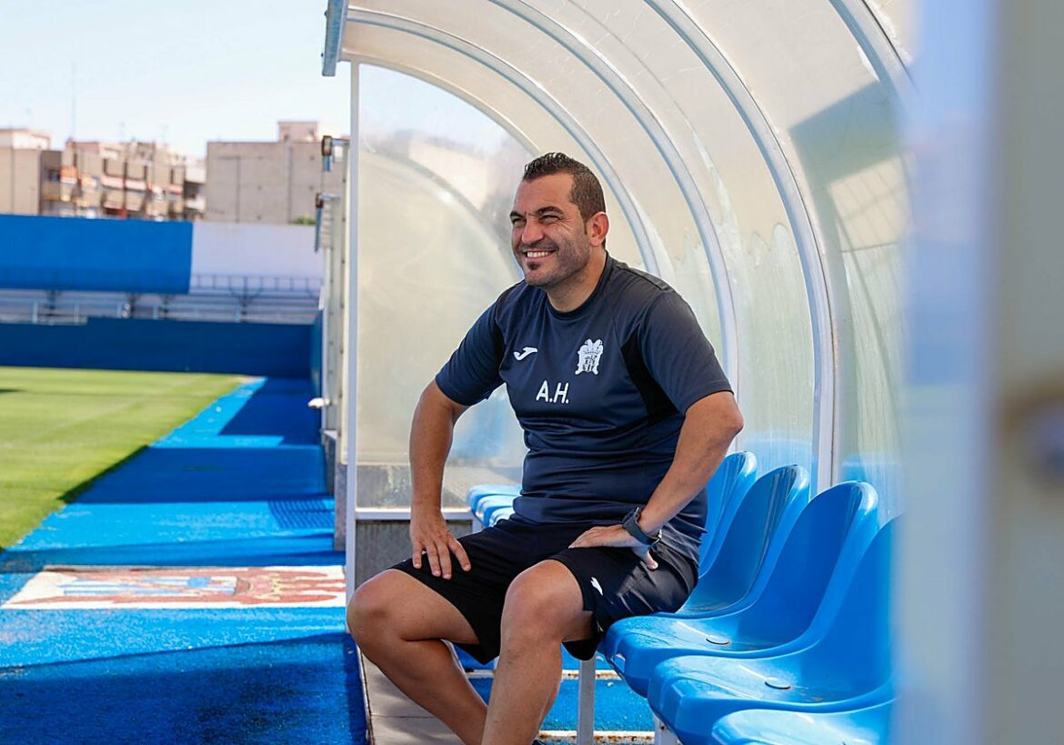 Adrián Hernández renueva con el Águilas
