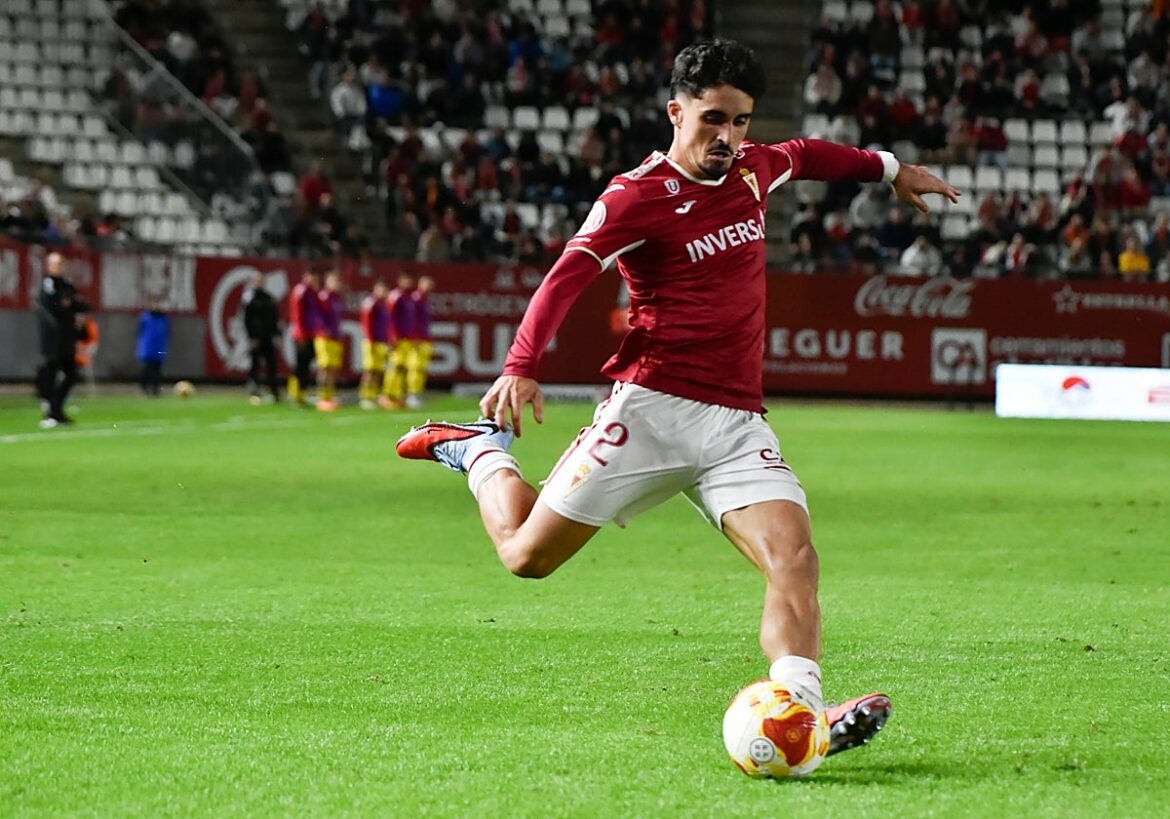 Mier renueva por el Real Murcia hasta 2029