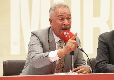 El Real Murcia blinda a Óscar Gil y acelera por dos piezas para el ataque