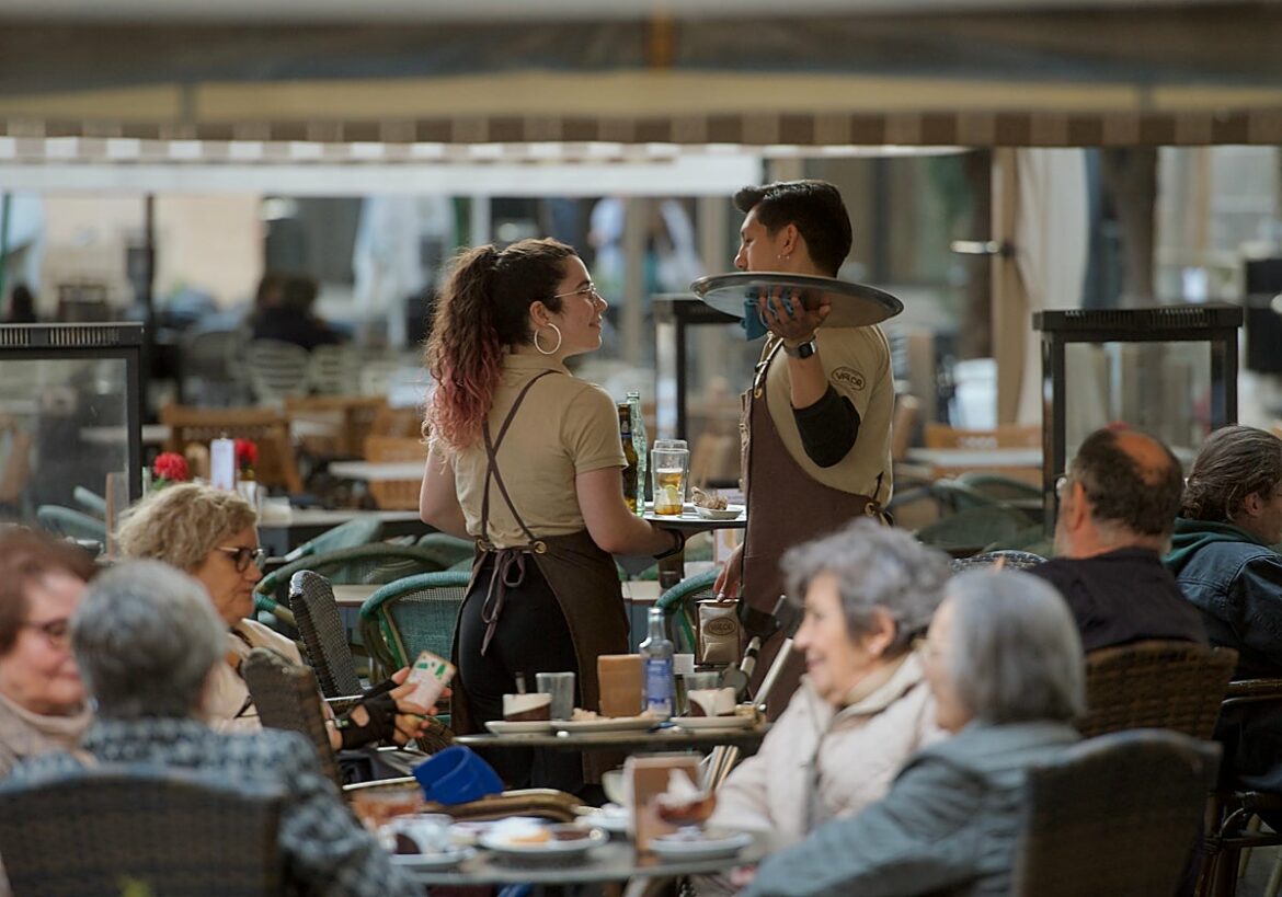 Croem destaca que la economía regional mantiene el pulso con un «fuerte aumento» de la actividad en hostelería y comercio