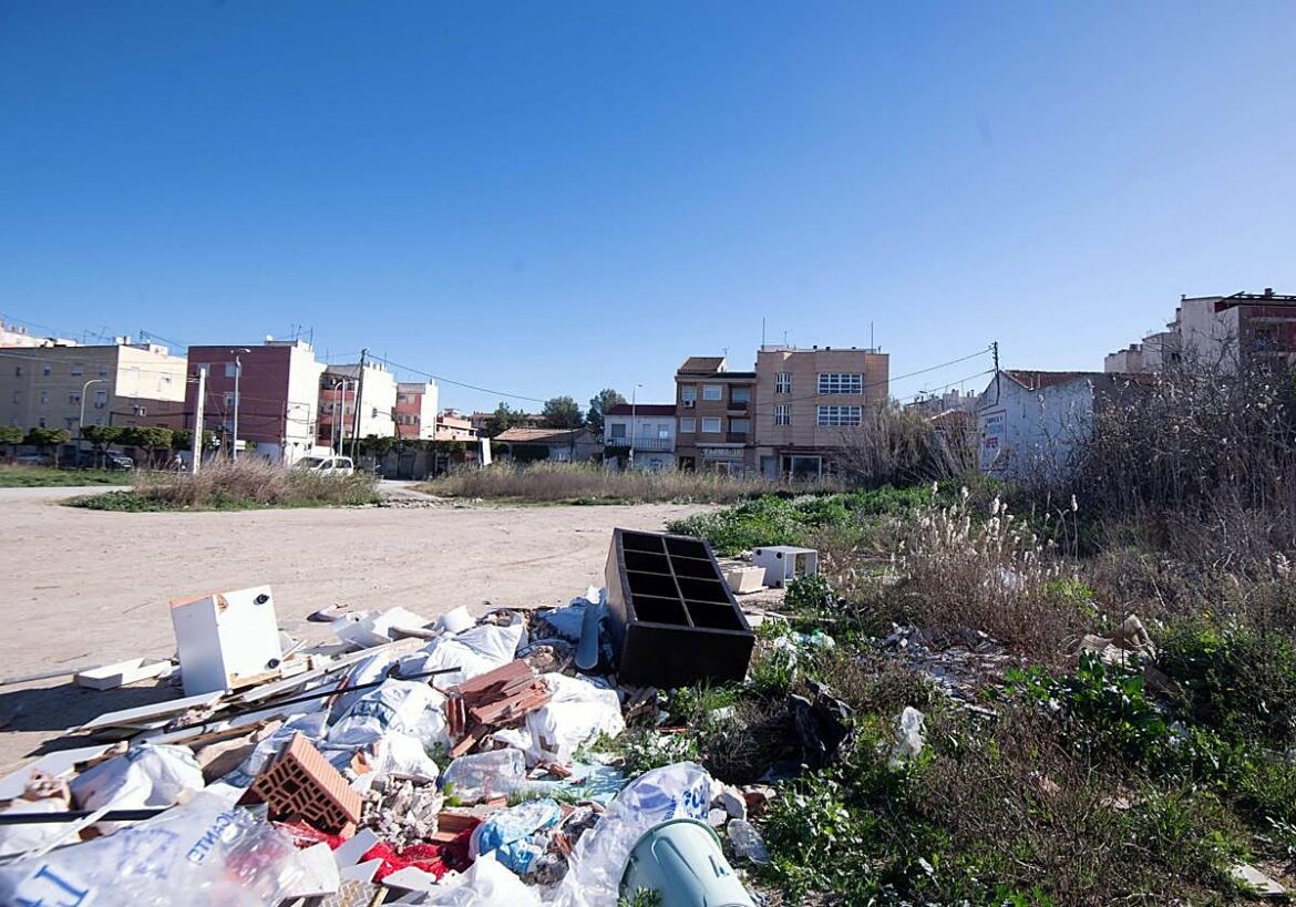 Incrementan un 50% la bolsa para limpiar solares privados en Murcia
