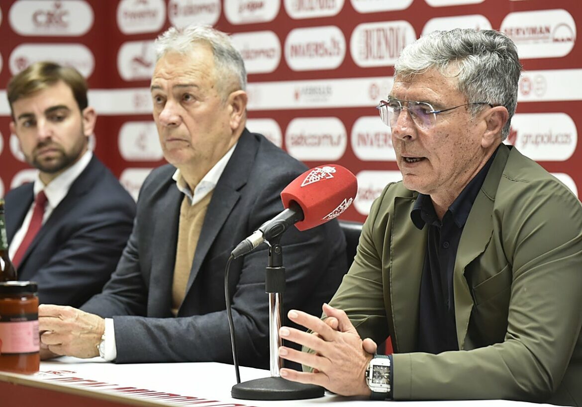 Los fondos buitre picotean la deuda del Real Murcia