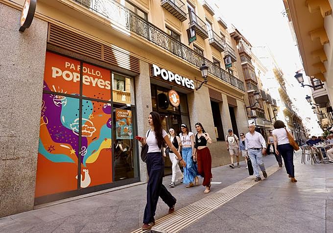 El comercio tradicional resiste en el centro de Murcia pese al auge de las franquicias y retiene al 61% de los locales