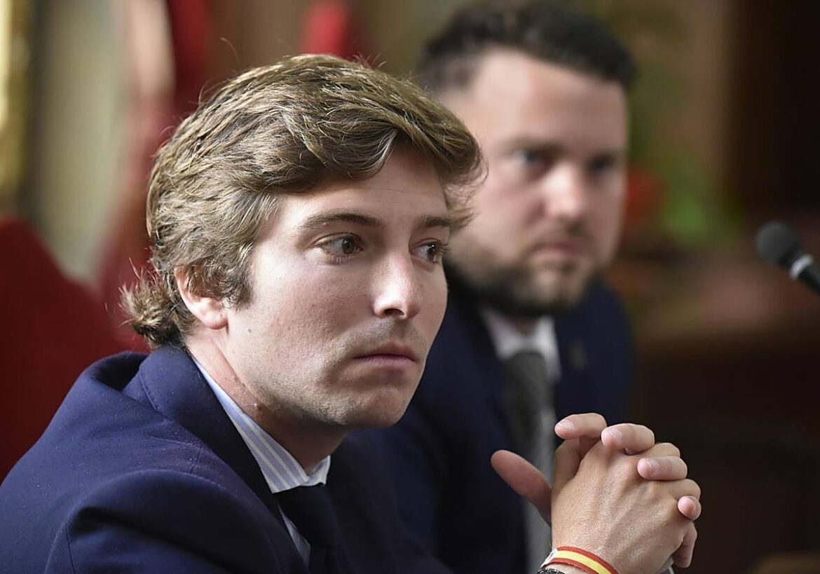 Denuncian a un concejal de Vox en Murcia por portar un spray de gas pimienta