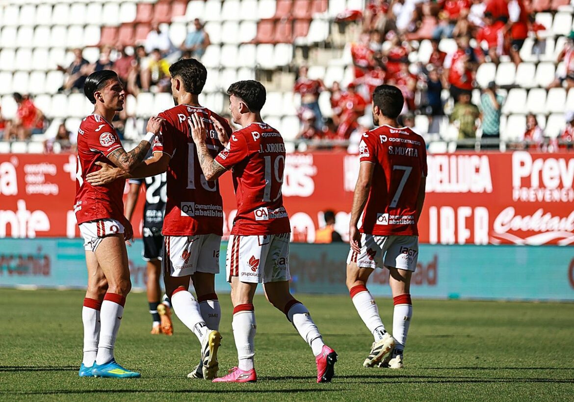 Así está la plantilla del Real Murcia a dos meses del arranque liguero
