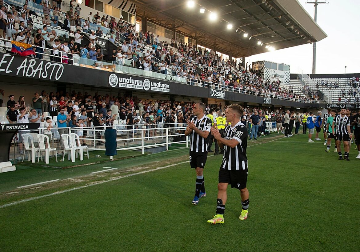Las renovaciones de De Blasis y Nacho por Cartagena, cerca de quedar sentenciadas