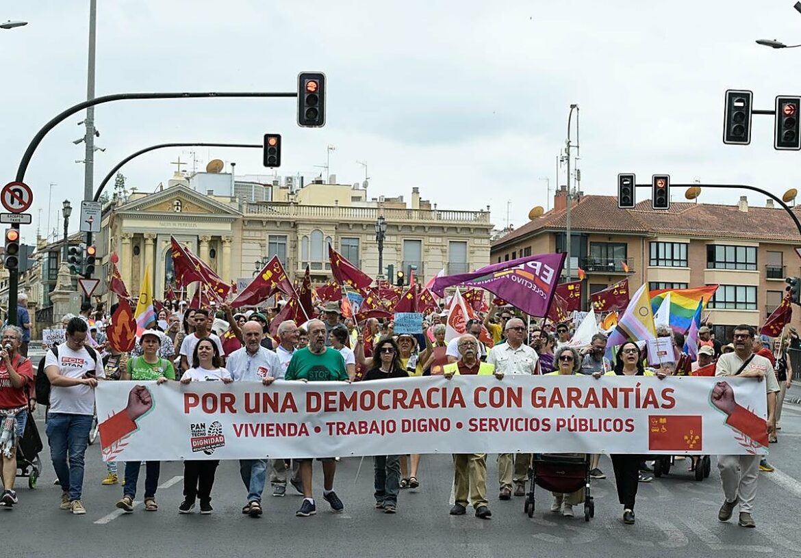 Las Marchas de la Dignidad se lanzan a la calle para reclamar «otra Región» que blinde derechos y refuerce los servicios públicos