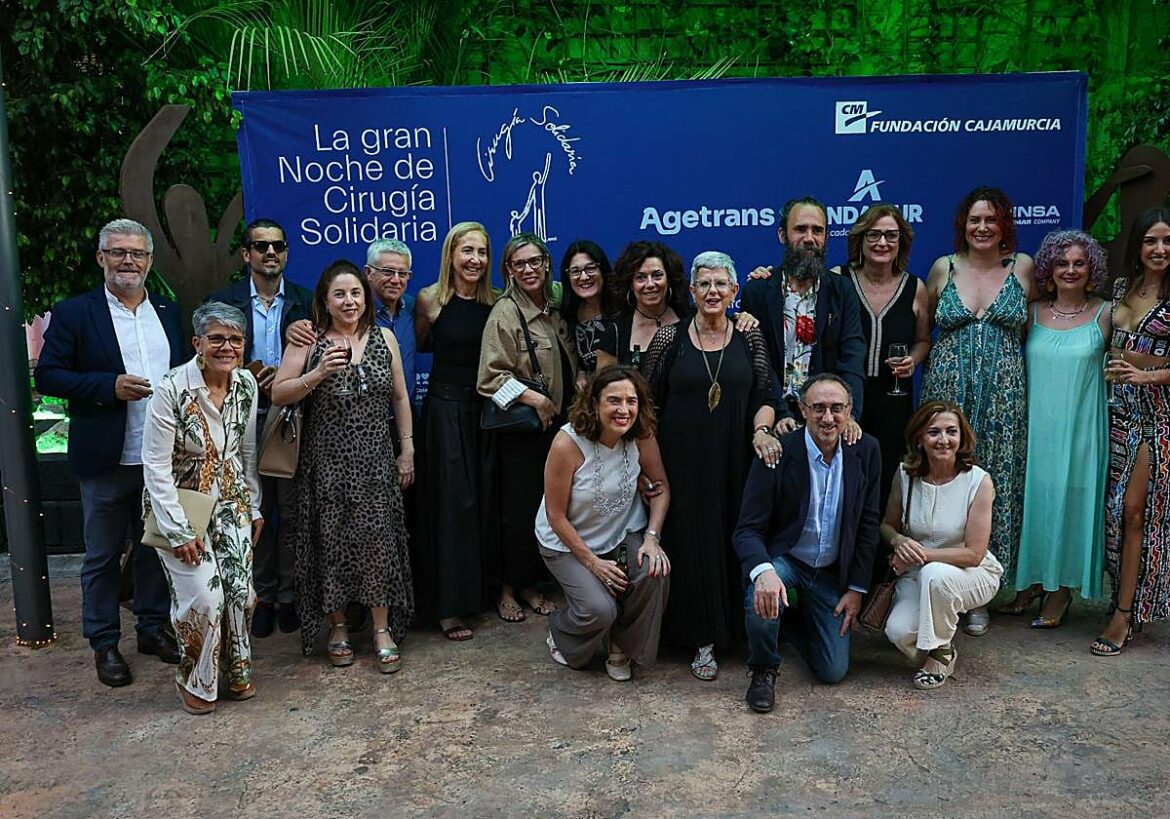 Más de 350 personas llenan La Casa de la Luz en la gran noche solidaria de Cirugía Solidaria