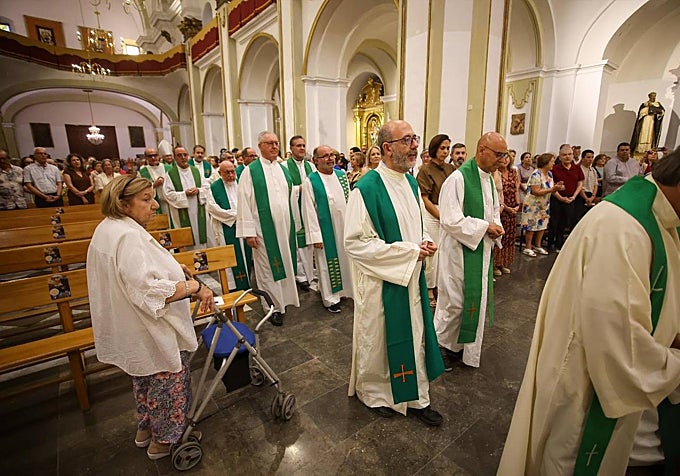 Un momento de la misa oficiada por el obispo para despedir a los jesuitas en Santo Domingo.