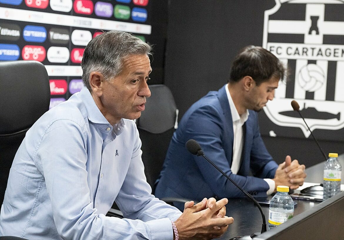 El Cartagena salda su deuda de 550.000 euros con la AFE y mantiene su plaza en Primera RFEF
